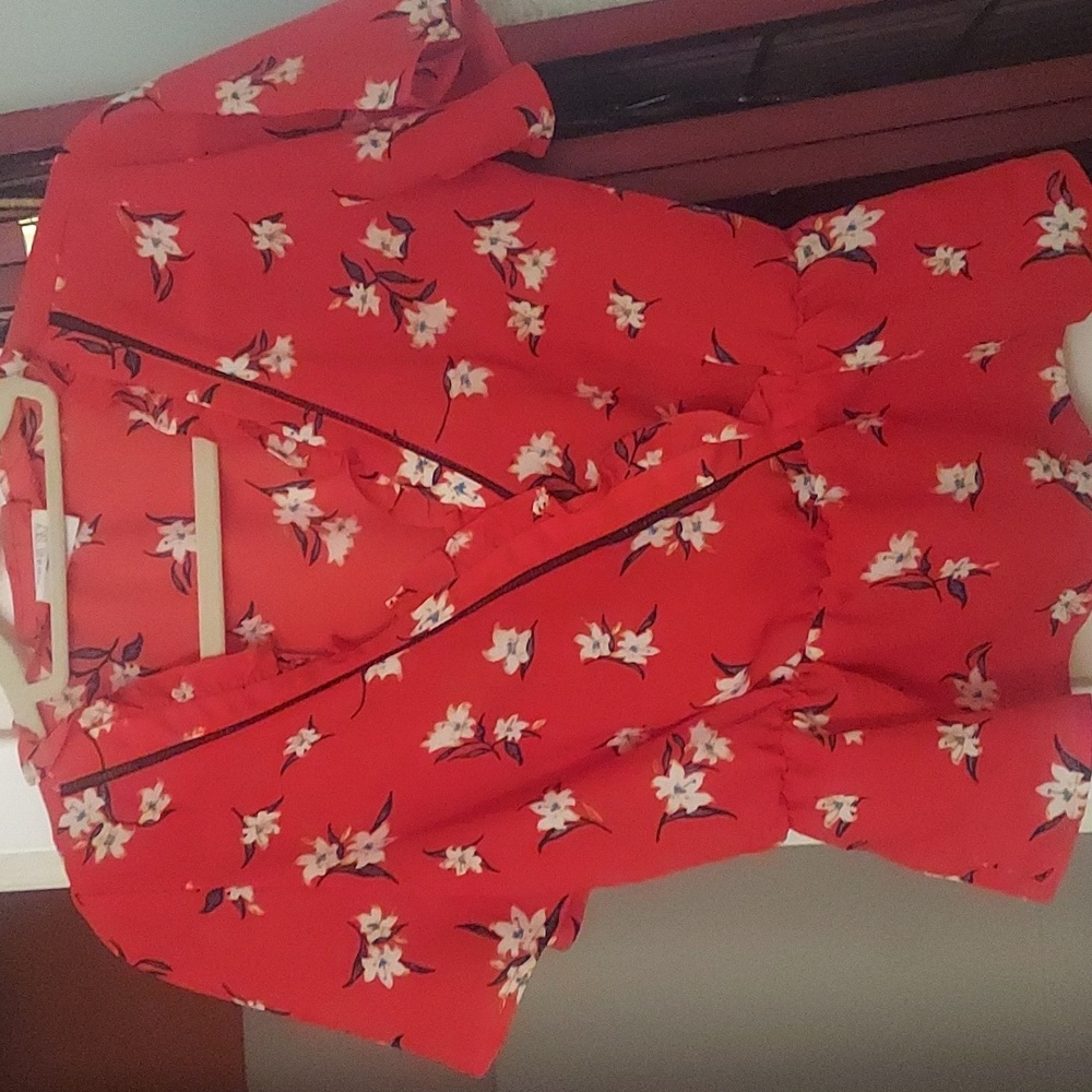 Sienna Sky Red Short Sleeve V neck Ruffle Floral Peplum Top Sz XS
